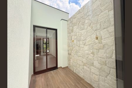 Casa de condomínio à venda com 200m², 3 quartos e 4 vagasJardim de inverno