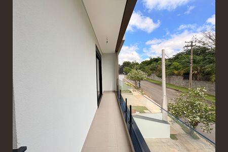 Casa de condomínio à venda com 200m², 3 quartos e 4 vagasSuíte Master - Varanda