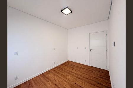 Casa de condomínio à venda com 200m², 3 quartos e 4 vagasSuíte 2