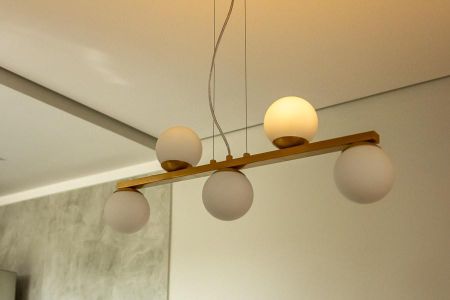 Detalhe Sala-Lustre de apartamento para alugar com 2 quartos, 44m² em Jardim Boer I, Americana