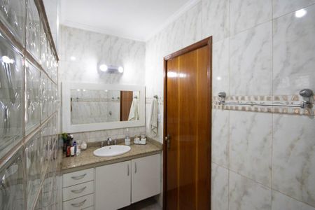 Casa para alugar com 250m², 4 quartos e 3 vagasBanheiro da Suíte