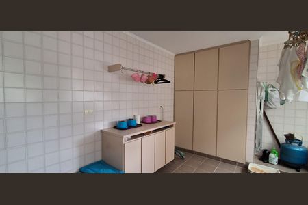 Apartamento à venda com 222m², 3 quartos e 4 vagas Apartamento à venda com 222m², 3 quartos e 4 vagasÁrea de Serviço