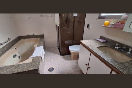 Apartamento à venda com 222m², 3 quartos e 4 vagas Apartamento à venda com 222m², 3 quartos e 4 vagasBanheiro Suíte