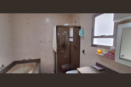 Apartamento à venda com 222m², 3 quartos e 4 vagas Apartamento à venda com 222m², 3 quartos e 4 vagasBanheiro Suíte