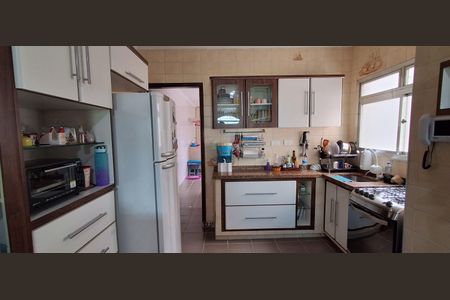 Apartamento à venda com 222m², 3 quartos e 4 vagas Apartamento à venda com 222m², 3 quartos e 4 vagasCozinha