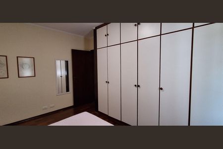 Apartamento à venda com 222m², 3 quartos e 4 vagas Apartamento à venda com 222m², 3 quartos e 4 vagasQuarto 2