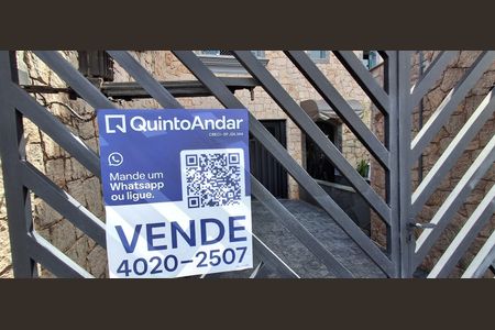 Apartamento à venda com 222m², 3 quartos e 4 vagas Apartamento à venda com 222m², 3 quartos e 4 vagasPlaquinha