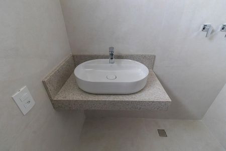 Apartamento à venda com 131m², 3 quartos e 1 vagaBanheiro da suíte