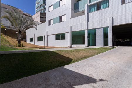 Apartamento à venda com 194m², 2 quartos e 2 vagasEntrada