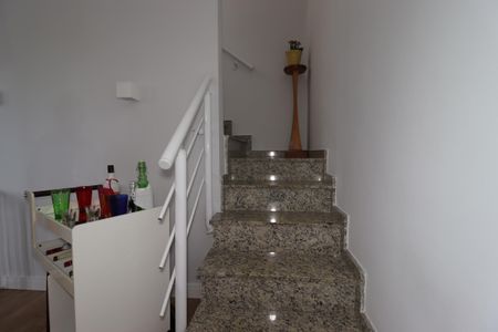 Apartamento à venda com 144m², 4 quartos e 2 vagasEscada para a cobertura