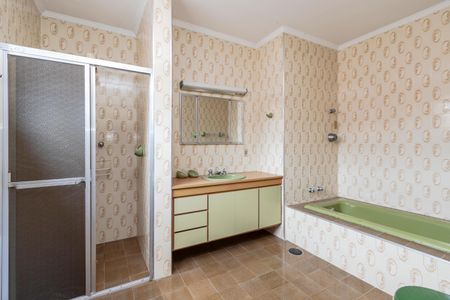 Casa para alugar com 475m², 4 quartos e 7 vagasBanheiro da Suíte 4