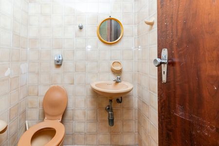 Casa para alugar com 475m², 4 quartos e 7 vagasBanheiro da Garagem