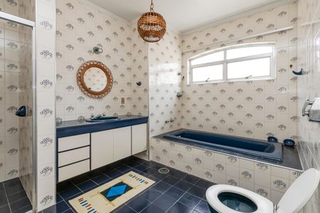 Casa para alugar com 475m², 4 quartos e 7 vagasBanheiro da Suíte 1