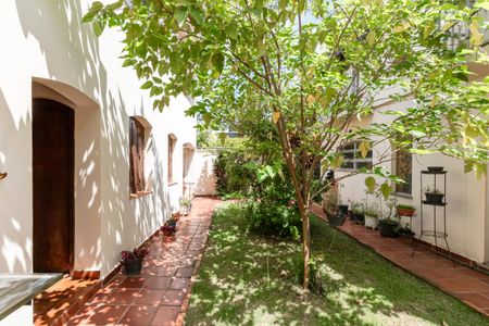 Casa para alugar com 475m², 4 quartos e 7 vagasQuintal