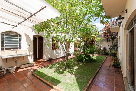 Casa para alugar com 475m², 4 quartos e 7 vagasQuintal