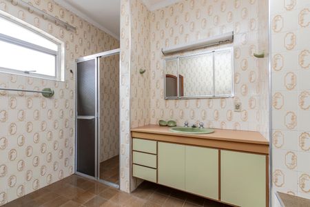 Casa para alugar com 475m², 4 quartos e 7 vagasBanheiro da Suíte 4