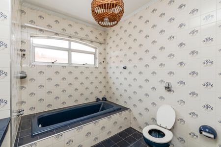 Casa para alugar com 475m², 4 quartos e 7 vagasBanheiro da Suíte 1