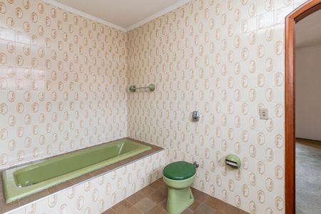 Casa para alugar com 475m², 4 quartos e 7 vagasBanheiro da Suíte 4