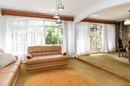 Casa para alugar com 475m², 4 quartos e 7 vagasSala