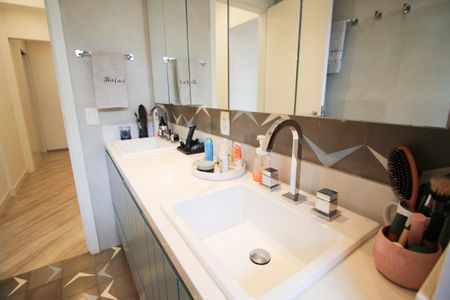 Apartamento à venda com 110m², 2 quartos e 2 vagasBanheiro da Suíte 1