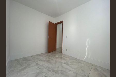 Quarto 2 de apartamento para alugar com 2 quartos, 49m² em Humaitá, Porto Alegre