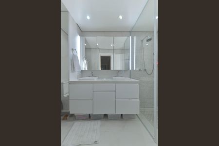 Apartamento à venda com 146m², 3 quartos e 3 vagas Apartamento à venda com 146m², 3 quartos e 3 vagasBanheiro da Suíte 1