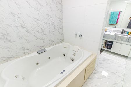 Apartamento à venda com 126m², 2 quartos e 2 vagasBanheiro da Suíte 1