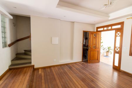 Casa à venda com 190m², 3 quartos e 2 vagasSala