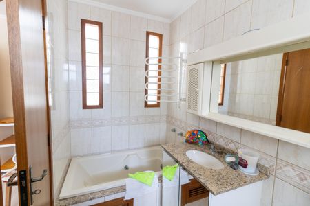 Casa à venda com 190m², 3 quartos e 2 vagasBanheiro da Suíte