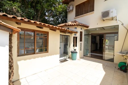 Casa à venda com 190m², 3 quartos e 2 vagasQuintal