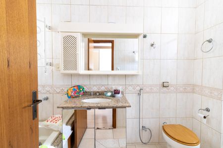 Casa à venda com 190m², 3 quartos e 2 vagasBanheiro da Suíte