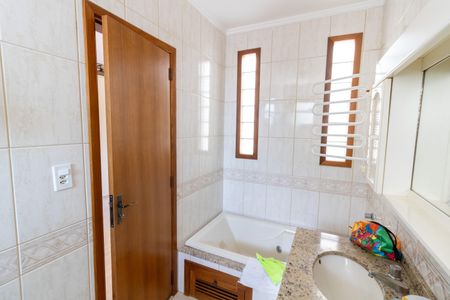 Casa à venda com 190m², 3 quartos e 2 vagasBanheiro da Suíte
