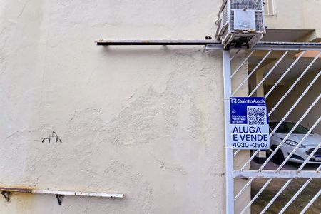 Apartamento para alugar com 90m², 2 quartos e 1 vagaFachado do condomínio com placa