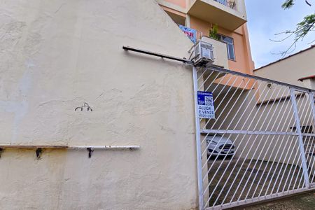 Apartamento para alugar com 90m², 2 quartos e 1 vagaFachado do condomínio com placa