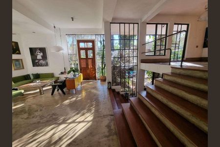 Casa de condomínio à venda com 447m², 4 quartos e 2 vagas