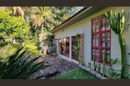 Casa de condomínio à venda com 447m², 4 quartos e 2 vagas