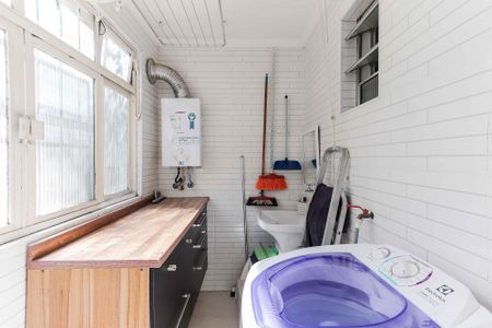 Apartamento para alugar com 54m², 2 quartos e 1 vaga Apartamento para alugar com 54m², 2 quartos e 1 vagaCozinha e Área de Serviço