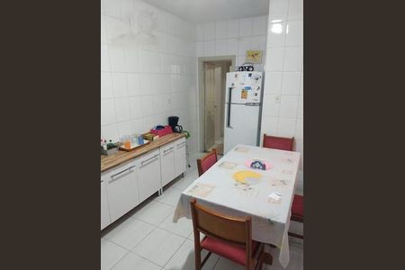 Casa à venda com 3 quartos, 158m² em Vila Gumercindo, São Paulo