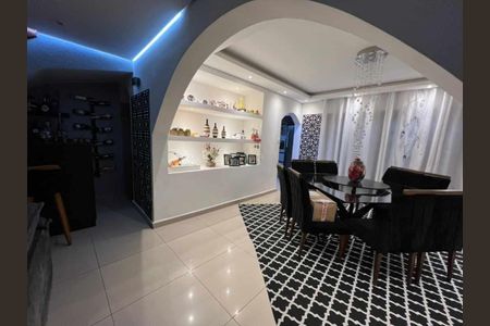 Casa à venda com 3 quartos, 280m² em Jardim do Estádio, Santo André