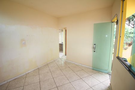 Casa para alugar com 60m², 2 quartos e 2 vagasSala