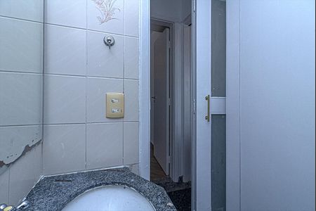 Apartamento à venda com 65m², 2 quartos e 2 vagasbanheiro social_4