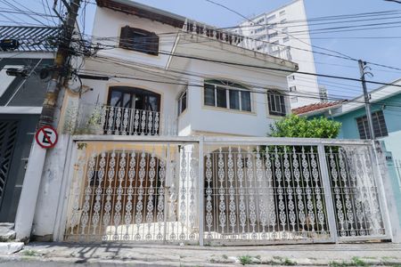 Casa para alugar com 150m², 2 quartos e 2 vagasFachada