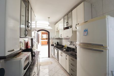 Casa para alugar com 150m², 2 quartos e 2 vagasCozinha 