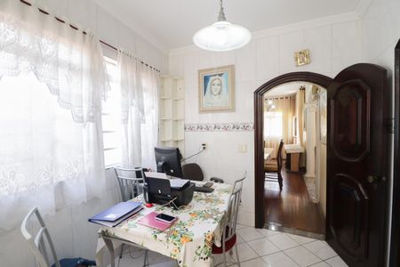 Casa para alugar com 150m², 2 quartos e 2 vagasCozinha 