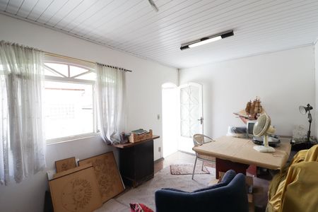 Casa para alugar com 150m², 2 quartos e 2 vagasQuarto Externo