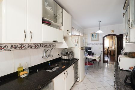 Casa para alugar com 150m², 2 quartos e 2 vagasCozinha 