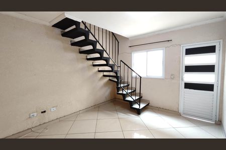 Sala de casa de condomínio para alugar com 2 quartos, 72m² em Jardim Lourdes, Ferraz de Vasconcelos