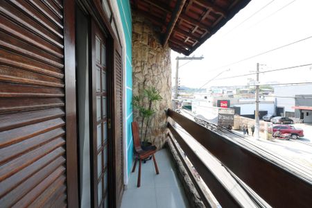 Casa à venda com 224m², 2 quartos e 5 vagas Casa à venda com 224m², 2 quartos e 5 vagasVaranda da Suíte 2