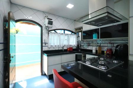 Casa à venda com 224m², 2 quartos e 5 vagas Casa à venda com 224m², 2 quartos e 5 vagasCozinha