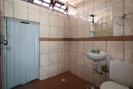 Casa à venda com 224m², 2 quartos e 5 vagas Casa à venda com 224m², 2 quartos e 5 vagasBanheiro da Área Gourmet